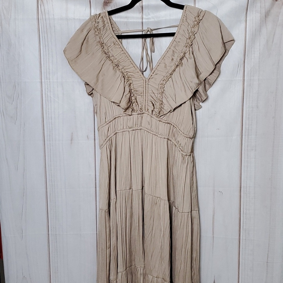 Tahari Dresses & Skirts - NWT Nude/Tan Tahari Dress Size L